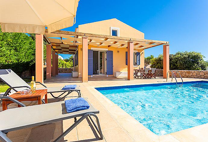 ,Beautiful villa with private pool and terrace with sea views . - Antigoni Beach House . (Galería de imágenes) }}