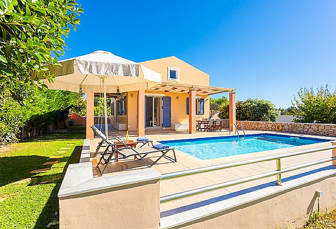 Beautiful villa with private pool and terrace with sea views . - Antigoni Beach House . (Fotogalerie) }}