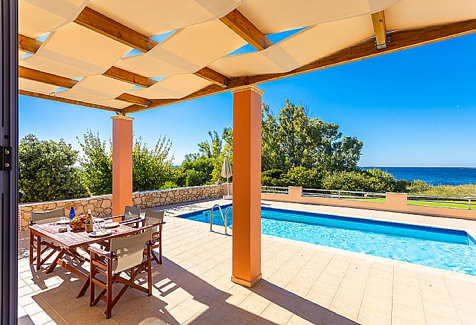 Sheltered terrace area with sea views . - Antigoni Beach House . (Fotogalerie) }}