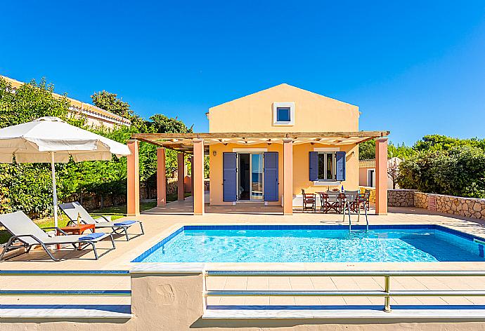 Beautiful villa with private pool and terrace with sea views . - Antigoni Beach House . (Galleria fotografica) }}