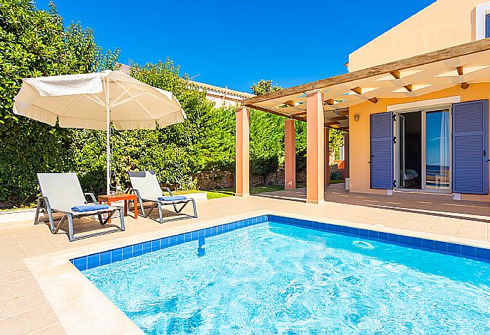 Private pool and terrace with sea views . - Antigoni Beach House . (Galería de imágenes) }}