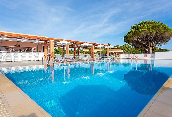 Communal pool at Remetzo village  . - Antigoni Beach House . (Галерея фотографий) }}