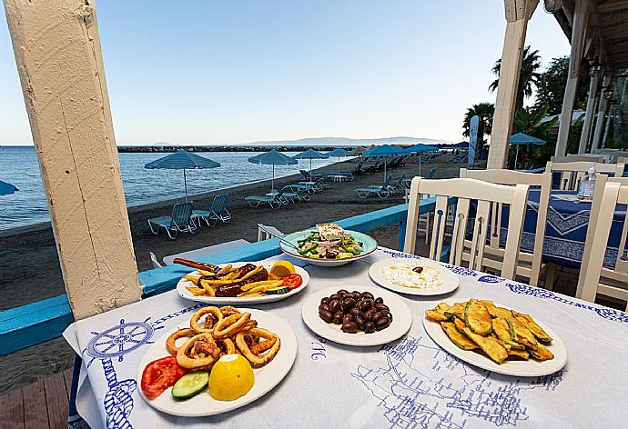 Local cuisine . - Antigoni Beach House . (Галерея фотографий) }}