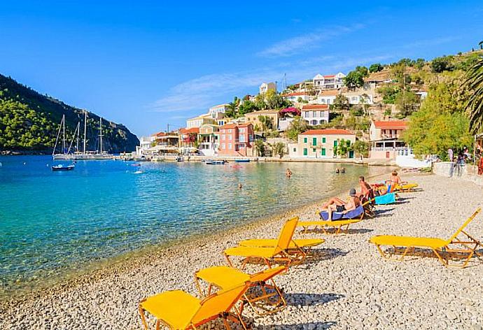 Assos . - Villa Katerina . (Photo Gallery) }}