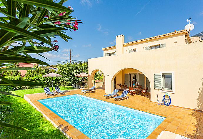 Beautiful villa with private pool, terrace, and garden . - Villa Katerina . (Photo Gallery) }}