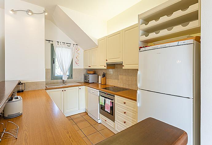 Equipped kitchen . - Villa Katerina . (Fotogalerie) }}