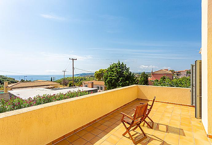 Upper terrace area with sea views . - Villa Katerina . (Galería de imágenes) }}