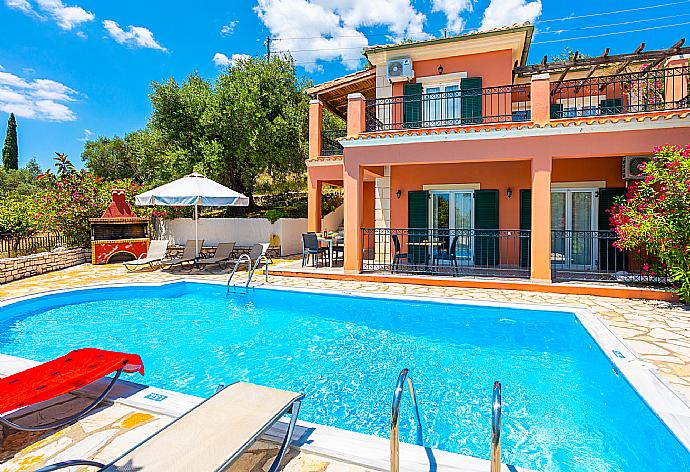 Beautiful villa with private pool and terrace with sea views . - Villa Youla . (Galerie de photos) }}