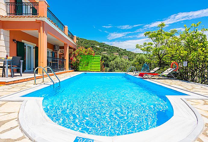 Beautiful villa with private pool and terrace with sea views . - Villa Youla . (Galerie de photos) }}