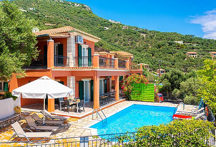 Beautiful villa with private pool and terrace with sea views . - Villa Youla . (Galerie de photos) }}