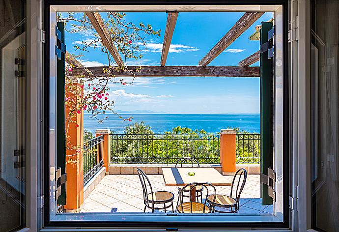 Sea views from bedroom window . - Villa Youla . (Fotogalerie) }}