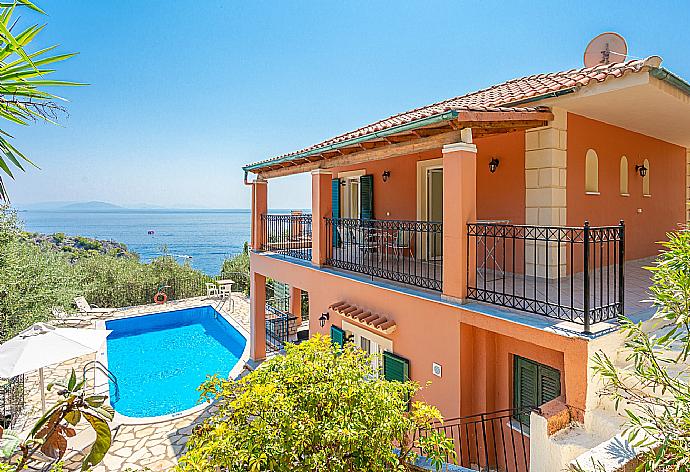 ,Beautiful villa with private pool and terrace with sea views . - Villa Vasillis . (Fotogalerie) }}