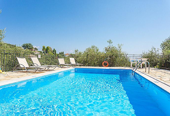 Private pool and terrace with sea views . - Villa Vasillis . (Photo Gallery) }}