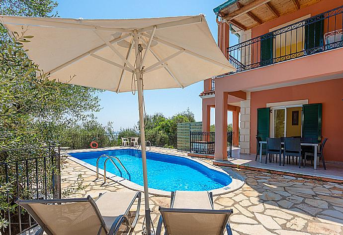 Private pool and terrace . - Villa Vasillis . (Fotogalerie) }}