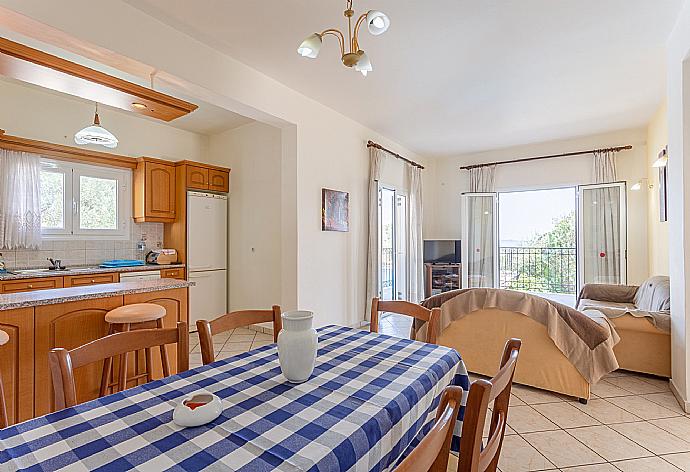 Dining area . - Villa Vasillis . (Galerie de photos) }}