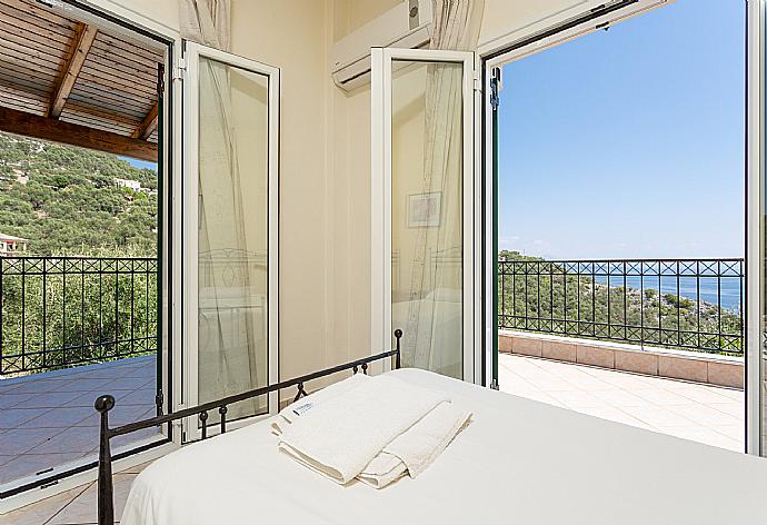 Twin bedroom with A/C and balcony access . - Villa Vasillis . (Photo Gallery) }}