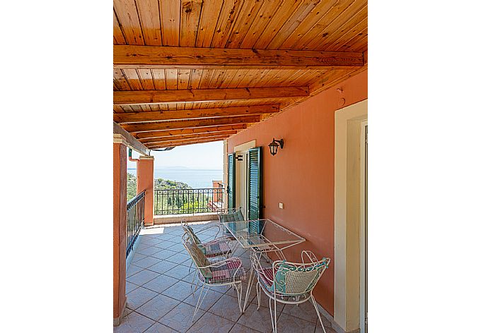 Balcony on first floor with sea views . - Villa Vasillis . (Galería de imágenes) }}