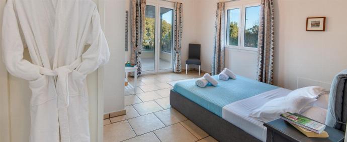  . - Ormos Beach House . (Photo Gallery) }}
