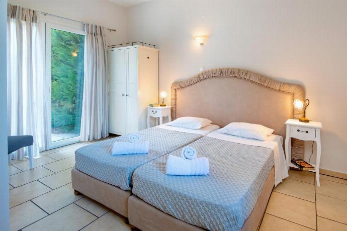  . - Ormos Beach House . (Photo Gallery) }}