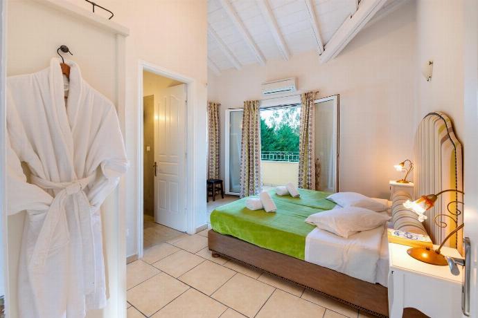  . - Ormos Beach House . (Photo Gallery) }}