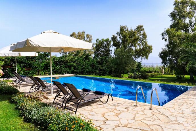  . - Ormos Beach House . (Photo Gallery) }}