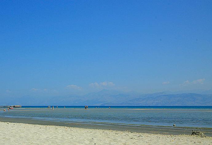 Nearby beach . - Ormos Beach House . (Photo Gallery) }}