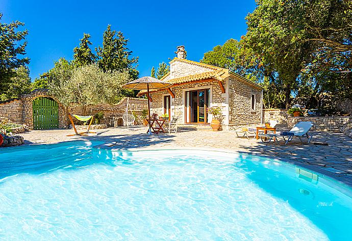 Beautiful villa with private pool, terrace, and garden with sea views . - Villa Nionios . (Galleria fotografica) }}