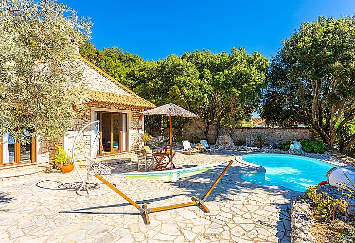 Beautiful villa with private pool, terrace, and garden with sea views . - Villa Nionios . (Галерея фотографий) }}