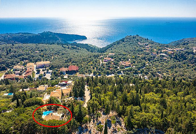 Aerial view showing location of Villa Nionios . - Villa Nionios . (Fotogalerie) }}