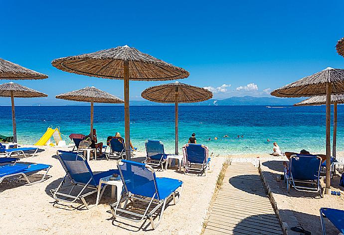 Kloni Gouli Beach . - Villa Nionios . (Галерея фотографий) }}