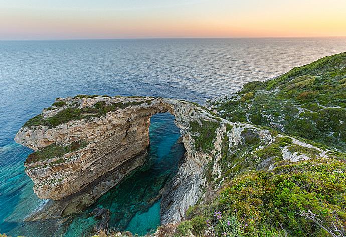 Tripitos Arch . - Villa Nionios . (Fotogalerie) }}