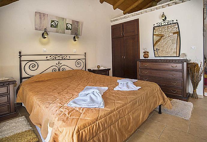 Villa Nionios Bedroom
