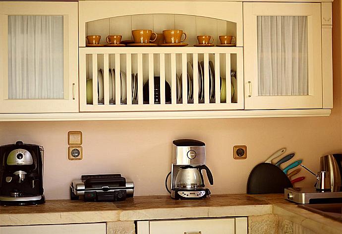 Equipped Kitchen  . - The Thalia Estate . (Galerie de photos) }}