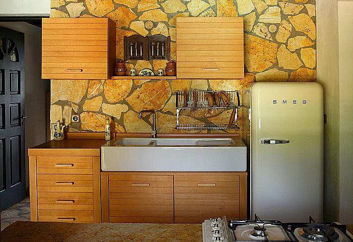 Equipped kitchen  . - The Thalia Estate . (Galerie de photos) }}