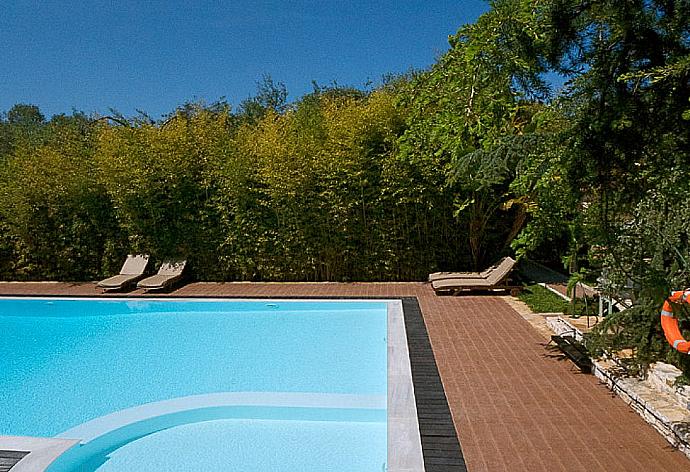 Private swimming pool  . - The Thalia Estate . (Fotogalerie) }}