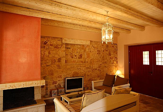 Open plan living area with WiFi, TV and DVD player . - The Thalia Estate . (Галерея фотографий) }}