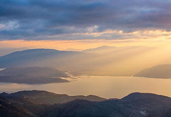 Sunrise from Mount Pantokrator - the highest point in Corfu . - The Thalia Estate . (Galleria fotografica) }}
