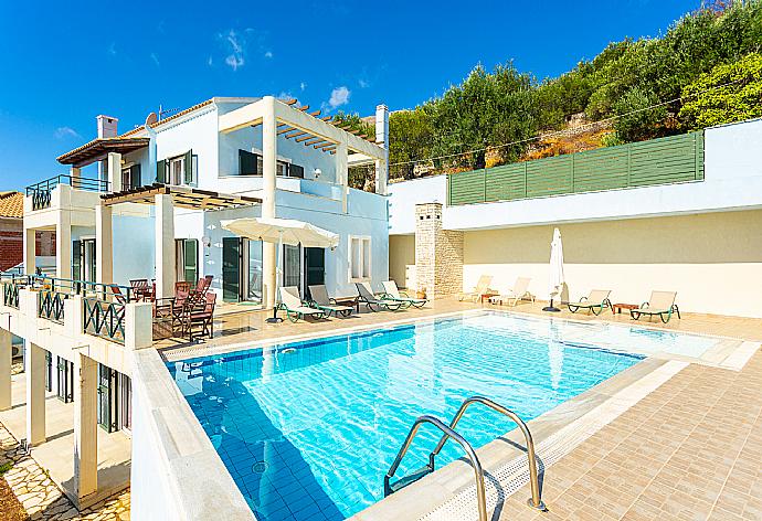 Beautiful villa with private infinity pool and terrace with panoramic sea views . - Villa Georgios . (Fotogalerie) }}