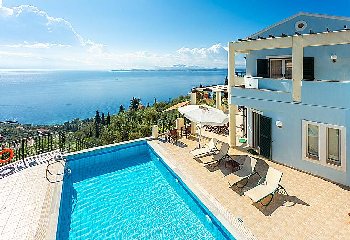 Beautiful villa with private infinity pool and terrace with panoramic sea views . - Villa Georgios . (Галерея фотографий) }}