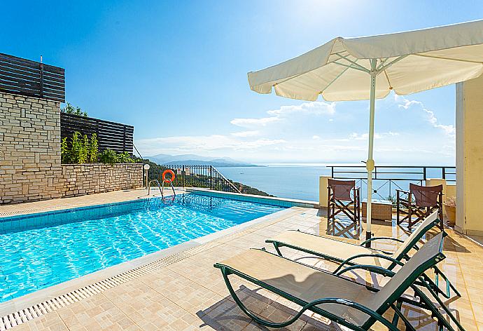 Private infinity pool and terrace with panoramic sea views . - Villa Georgios . (Galleria fotografica) }}