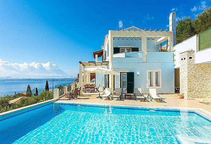 Beautiful villa with private infinity pool and terrace with panoramic sea views . - Villa Georgios . (Галерея фотографий) }}