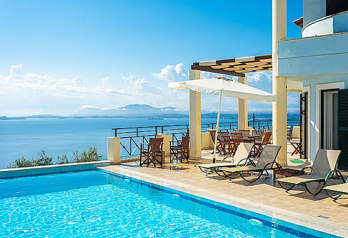 Beautiful villa with private infinity pool and terrace with panoramic sea views . - Villa Georgios . (Photo Gallery) }}