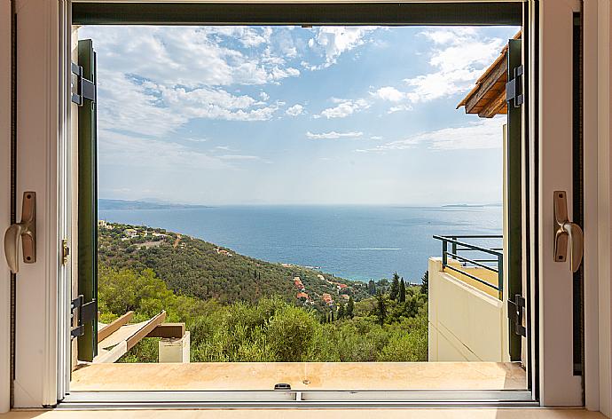 View from bedroom window . - Villa Georgios . (Fotogalerie) }}