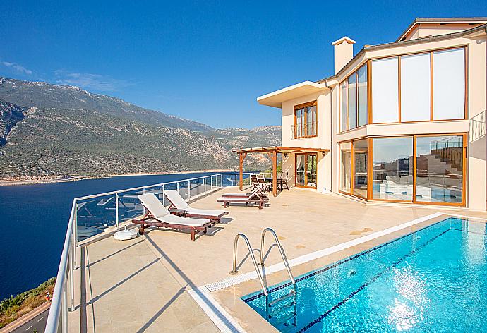 Beautiful villa with private pool and terrace with panoramic sea views . - Villa Lara . (Photo Gallery) }}