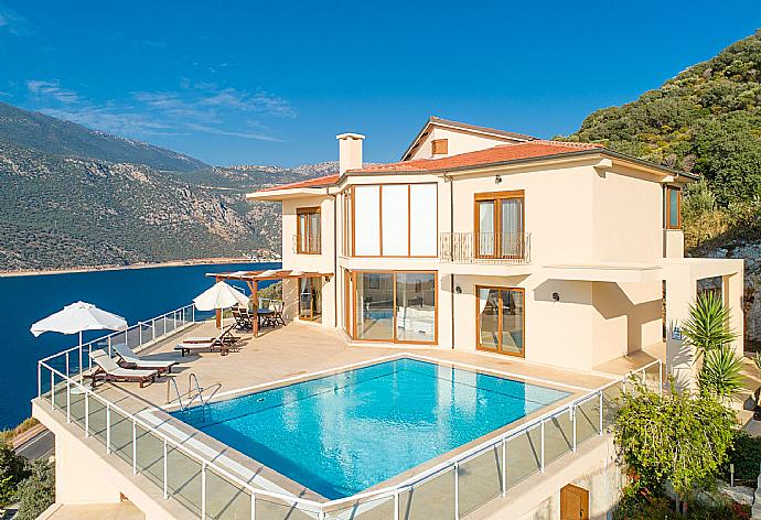,Beautiful villa with private pool and terrace with panoramic sea views . - Villa Lara . (Photo Gallery) }}