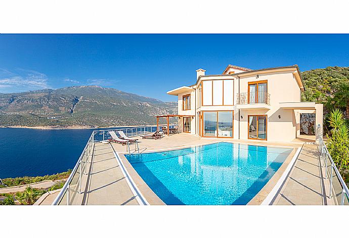 Beautiful villa with private pool and terrace with panoramic sea views . - Villa Lara . (Photo Gallery) }}