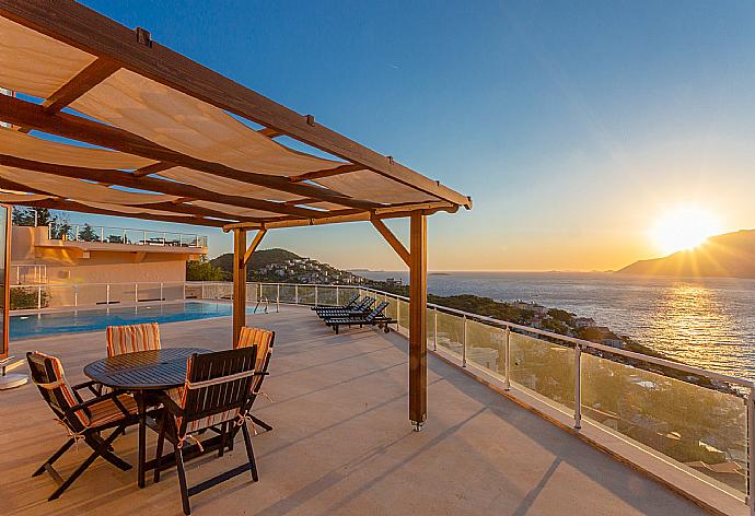 Stunning terrace sunsets . - Villa Lara . (Photo Gallery) }}