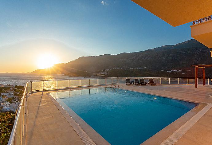 Stunning terrace sunsets . - Villa Lara . (Photo Gallery) }}