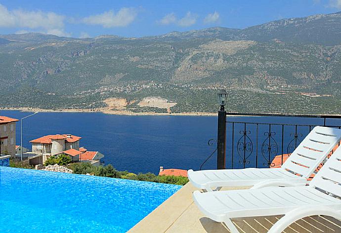 Private pool and terrace with sea views . - Villa Kastello . (Galería de imágenes) }}