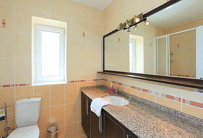 Family bathroom with shower . - Villa Kastello . (Photo Gallery) }}